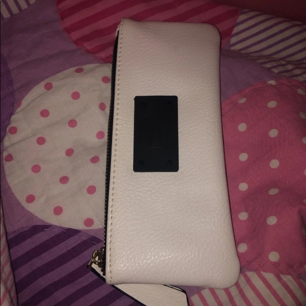Wristlet / Wallet - Picture 2 of 3